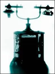 Sur les premiers tlphones  manivelle il n'y a ni cadran, ni clavier, est-ce ?