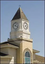 Quelle heure est-il au clocher de l'glise dans la chanson 'Les mots bleus' de Christophe ?