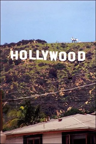 Quel est le nom des premiers studios de cinma ouverts  Hollywood en 1911 ?