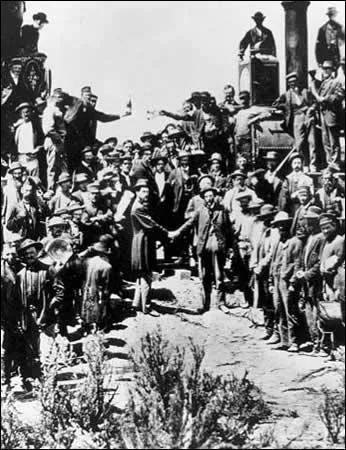 Dans quel tat les deux voies ferres de la ligne transcontinentale se rejoignent-elles en 1869 ?