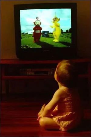 Aujourd'hui les Etats-Unis sont le pays le plus quip en matire de tlvision. Quel est le pourcentage de foyers possdant au moins un poste ?