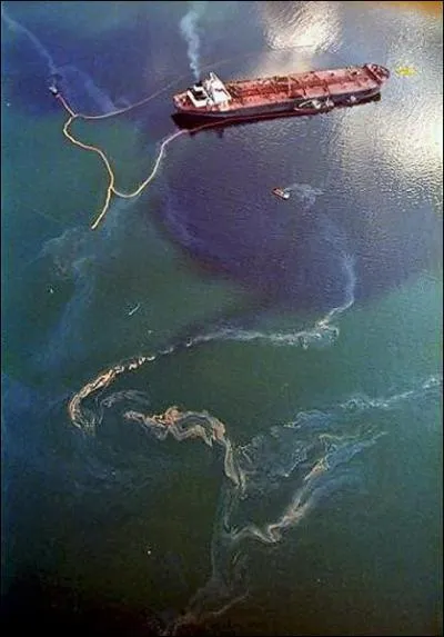 Quel ptrolier provoque une terrible mare noire au large de l'Alaska en 1989 ?
