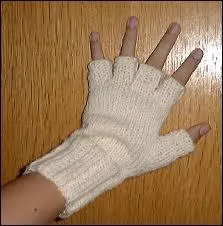 Comment appelle-t-on les gants laissant libres les bouts des doigts ?