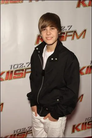 En quelle anne Justin Bieber a-t-il sorti son premier single ?