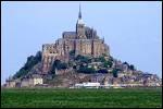 Si vous allez au Mont-Saint-Michel, vous entendrez peut-tre un vieux dicton qui dit : 'Le Couesnon dans sa folie a mis le Mont en Normandie'. Sinon, o l'aurait-il mis ?