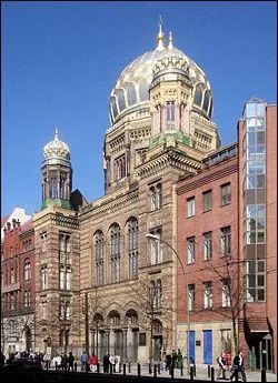 La nouvelle Synagogue de Berlin. la synagogue est un lieu de culte...
