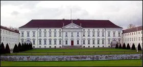 Le Chteau de Bellevue est la rsidence officielle du prsident de la Rpublique Fdrale Allemande. En France, quelle est la rsidence officielle du Prsident de la Rpublique ?