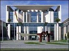 La Chancellerie. Qui est actuellement (2001) le chancelier allemand ?