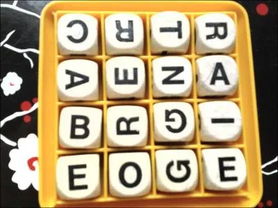 Dans les mots ci-dessous, lesquels figurent sur le plateau ?