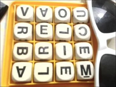 Dans les mots ci-dessous, lesquels figurent sur le plateau ?