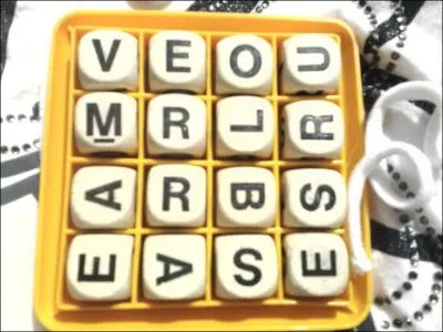 Dans les mots ci-dessous, lesquels figurent sur le plateau ?