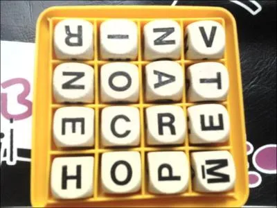 Dans les mots ci-dessous, lesquels figurent sur le plateau ?