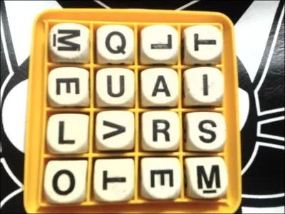 Dans les mots ci-dessous, lesquels figurent sur le plateau ?