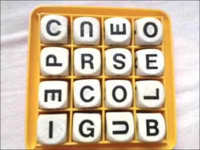 Dans les mots ci-dessous, lesquels figurent sur le plateau ?