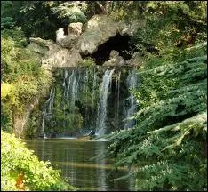 Dans quel bois peut-on voir cette superbe cascade ?