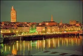 Sur quelle ville pleuvait-il dans la chanson de Barbara ?