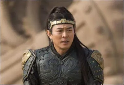 Dans La Momie : La Tombe de l'empereur Dragon, Richard et Evelyn O'Connell se retrouvent face  une nouvelle momie. Qui joue Er Shi Huangdi, l'empereur Dragon ?