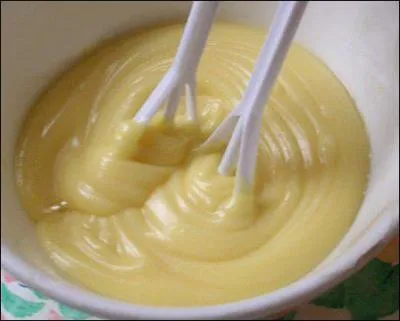 Avec les oeufs et l'huile, quel est l'ingrdient principal pour faire une mayonnaise ?