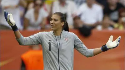 Elue meilleure gardienne du mondial, elle ne pu empcher l'chec des USA aux tirs aux buts lors de la finale, il s'agit de