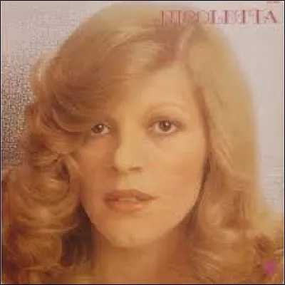 Nicoletta était une superbe interprète pour ''Il est mort le SOLEIL'' ... Honneur suprême, la chanson a été reprise par...