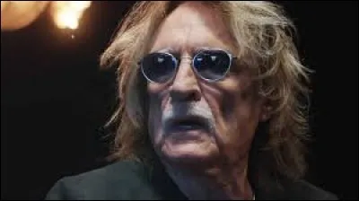 ''D'autres envies d'autres rêves / Viendront dormir dans tes nuits / Déjà le jour se lève / Comment te dire que tout est fini / Petite fille du SOLEIL''... Christophe a écrit ces paroles avec...