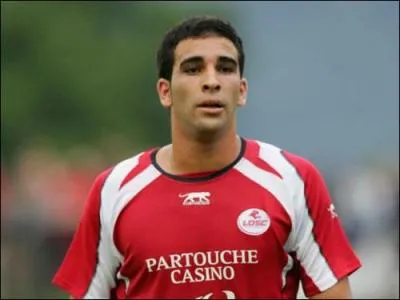 Le nom de ce joueur de foot, vous donnera le nom d'un jeu de cartes.