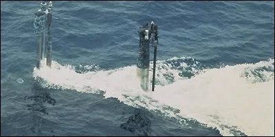 Comment s'appelle l'instrument optique qui permet d'observer la surface de la mer dans un sous-marin ?