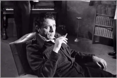 Le 'Flying Officer' David Campbell est :