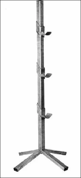 Comment s'appellent les grands poteaux qui tiennent les barres d'obstacle ?