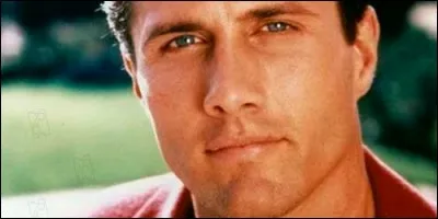 Comment s'appelle Rob Estes dans "Les Dessous de Palm Beach" ?