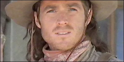 Quel acteur de "F. B. I. : Portés Disparus" joue le rôle de Vin Tanner dans "Les Sept Mercenaires" ?