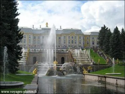 On dit de cette ville, que c'est le Versailles de ce pays.