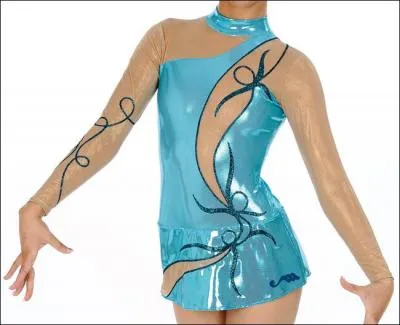 Comment s'appellent les tenues des filles ?