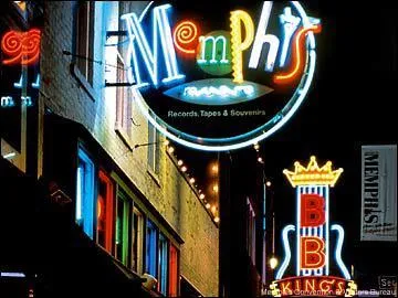 Il a connu ses premiers succs avec son groupe 'Les chaussettes noires'. C'est dans les annes 70 qu'il a interprt 'Sur la route de Memphis'. Vous l'avez reconnu, c'est ...