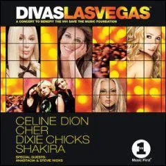 En 2002 , lors du ' Divas Las Vegas ', aux cots de quelle chanteuse interprte-elle ' Love Is A Battlefield ' ?