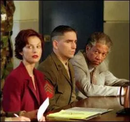 Dans 'Crimes et pouvoir', Ashley Judd dcouvre que son mari lui a menti sur son pass quand il est soudainement accus de meurtres lorsqu'il tait soldat. O cela s'tait-il pass ?