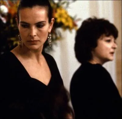 Qu'arrive-t-il au hros de 'Trop belle pour toi', incarn par Depardieu ?