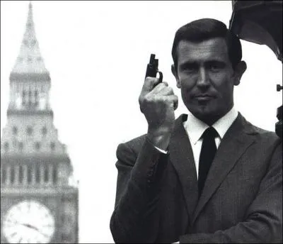 Quels sont les interprtes du clbre espion James Bond dans  Au service de sa majest  et  On ne vit que deux fois  ?