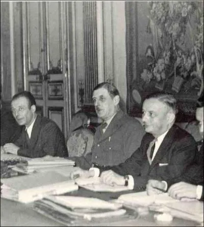 Aprs la libration de Paris, il prside le GPRF : Le Gouvernement Provisoire de...