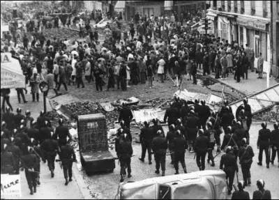 Durant quel mois de 1968, dut-il faire face a une grve gnrale qui paralysa la France ?