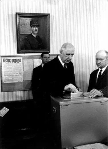 Le rfrendum du 27 Avril 1969 a entrain la dmission du Prsident de Gaulle, car le Non l'a emport  52, 41%. Quels taient les 2 sujets de ce rfrendum ?