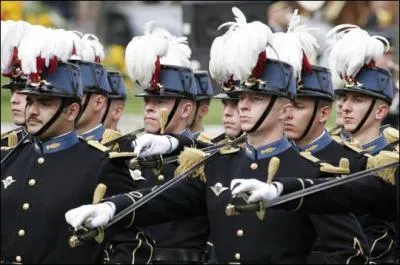 Il a fait ses tudes militaires ...