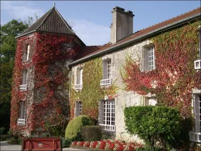 En 1934, il s'installe  Colombey-les-deux-glises. Quel est le nom de sa proprit ?