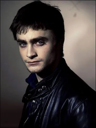 Né en 1989, il est devenu une grande star internationale en interprétant Harry Potter :
