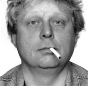 N en 1957, ce ralisateur nerlandais s'est fait sauvagement assassin en 2004 pour avoir ralis un film controvers sur une femme musulmane ayant reni sa religion :