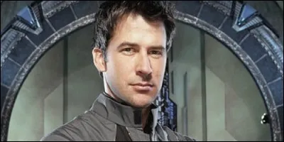 Dans quelle série Joe Flanigan incarne John Sheppard ?