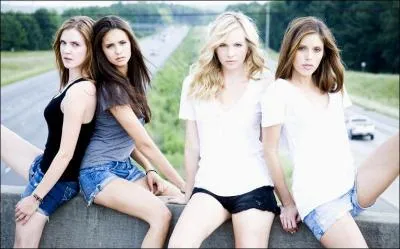 Comment se nomme la dernire actrice  droite ?