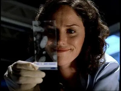 Voici Jorja Fox , elle a le rle de Sidle dans Les Experts qui se prnomme ...