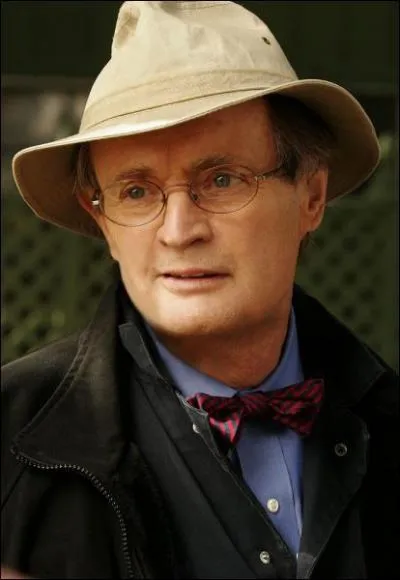 Voici David McCallum , il a le rle du Docteur Mallard dasn NCIS qui se prnomme ...