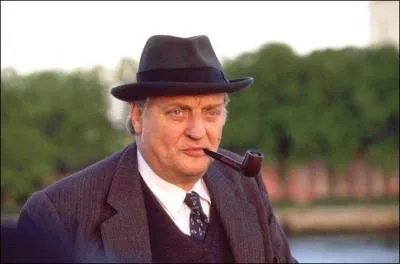 Voici Bruno Cremer , il a le rle du Commissaire Maigret qui se prnomme ...